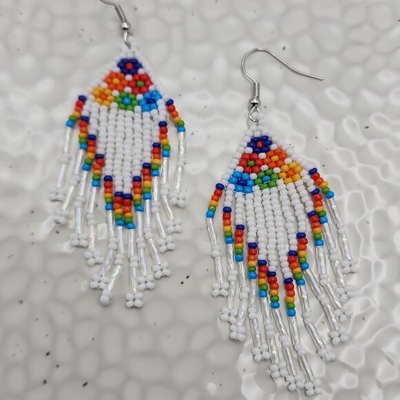 White Retro Floral Beaded Earrings - Picture 5 of 5